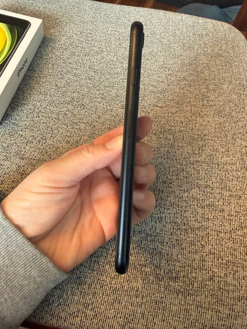 Apple iPhone SE (第2世代) ブラック 箱付き　SIMロックなし