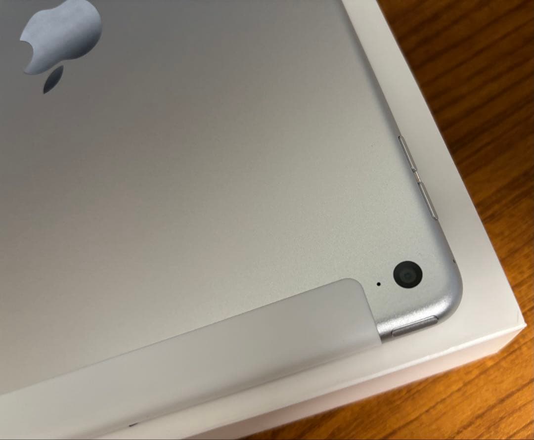 iPad Air 2 Wi-Fi+Cellular 16GB au版