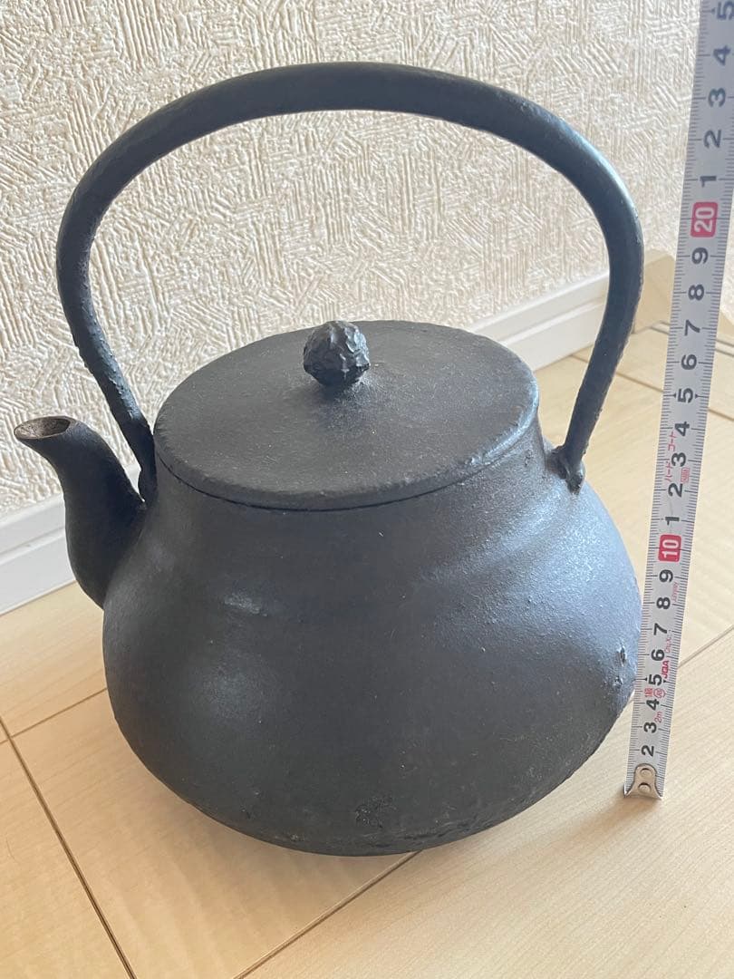 黒色 鋳鉄製鉄瓶 木箱付き