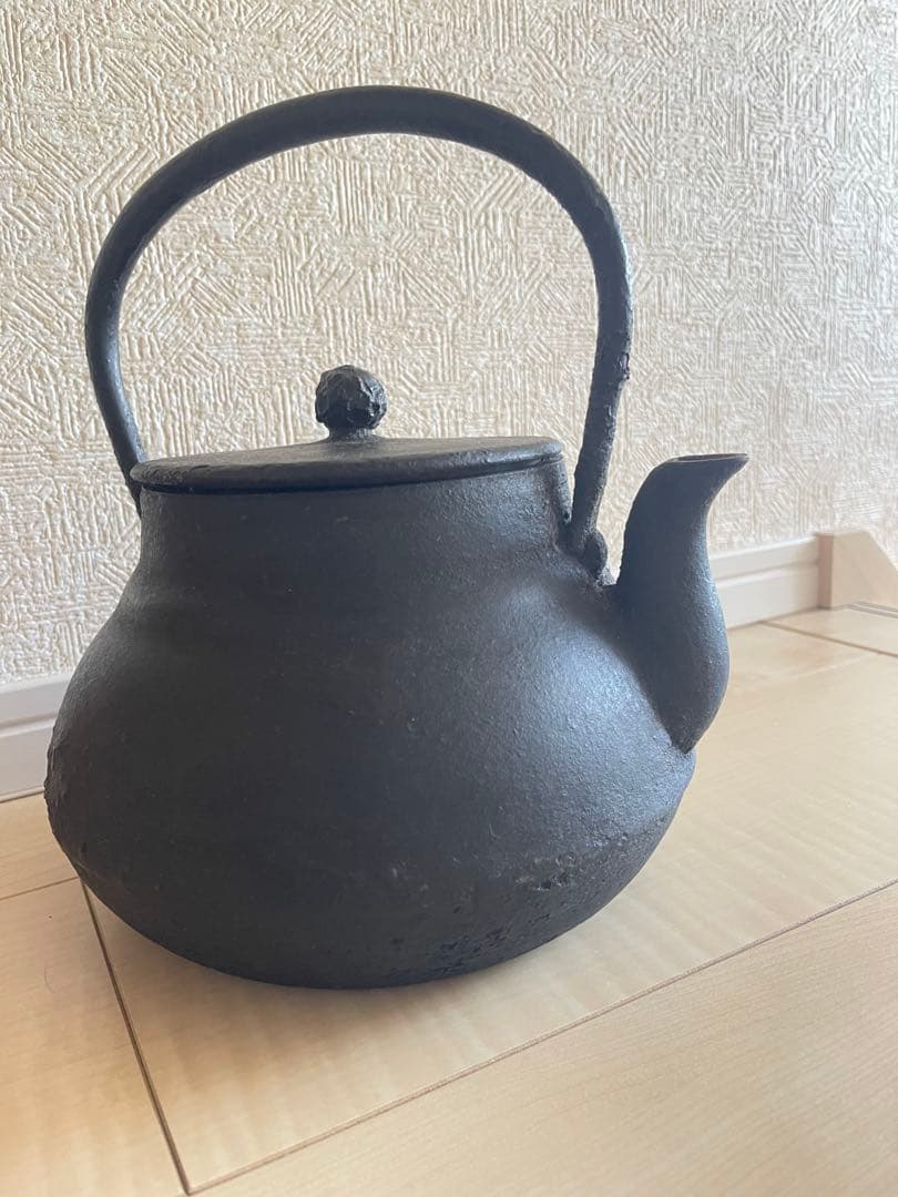 黒色 鋳鉄製鉄瓶 木箱付き