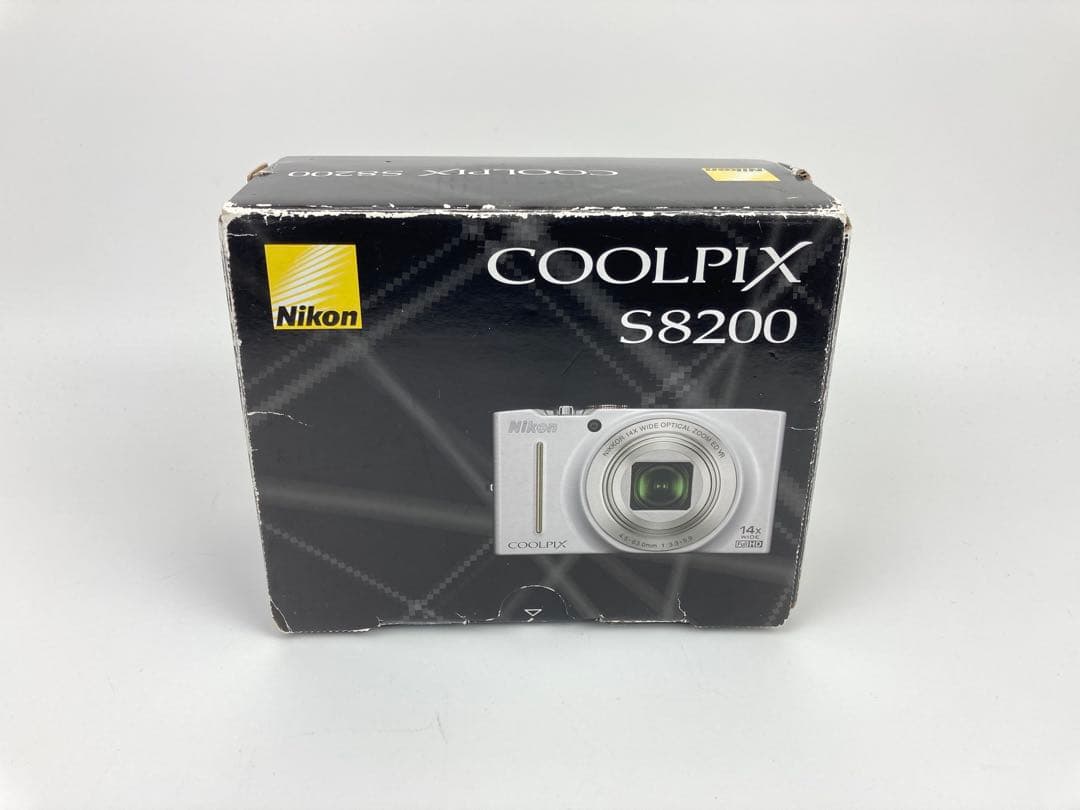 【極美品】Nikon COOLPIX S8200 ホワイト コンデジ