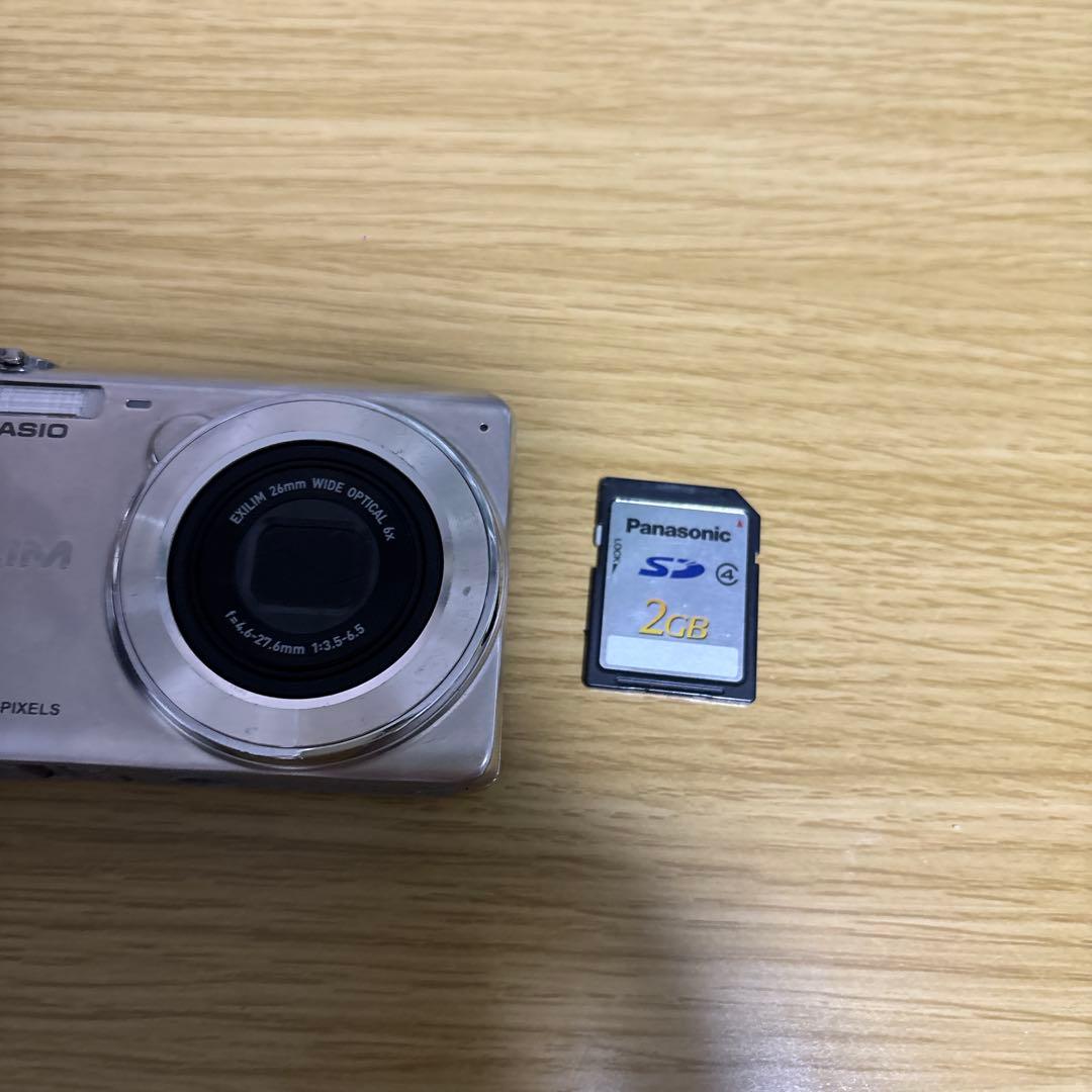 美品‼️ CASIO EXILIM 16.1メガピクセル コンパクトデジタルカメラ