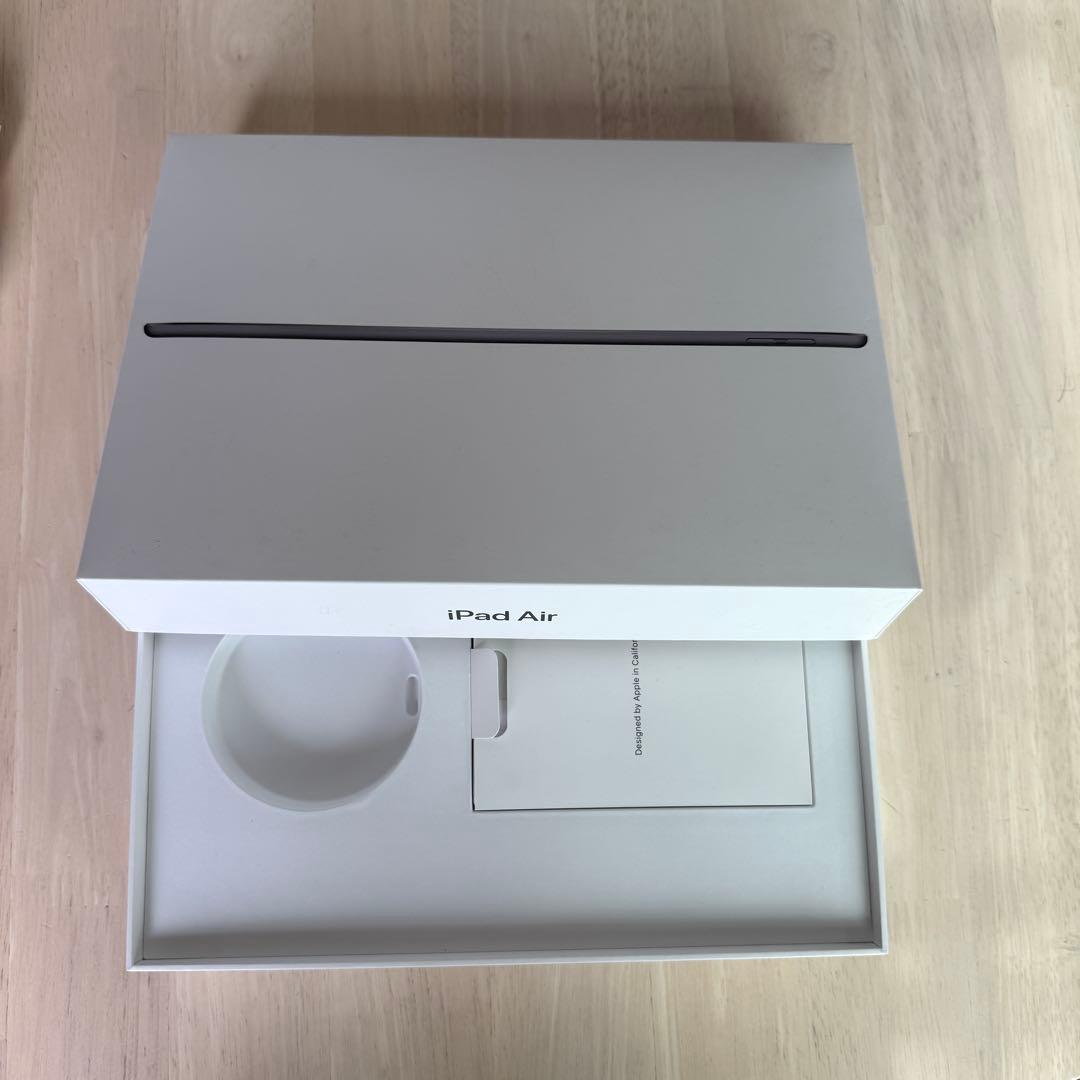 美品 iPad Air第3世代　Wi-Fiモデル 64GB 箱付き 純正カバー