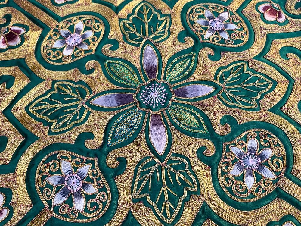【繍】　★ 織繍 緑色綢地繍花卉紋敷片 ★　民国期　梅花梅葉 刺繍文様　明清繍品
