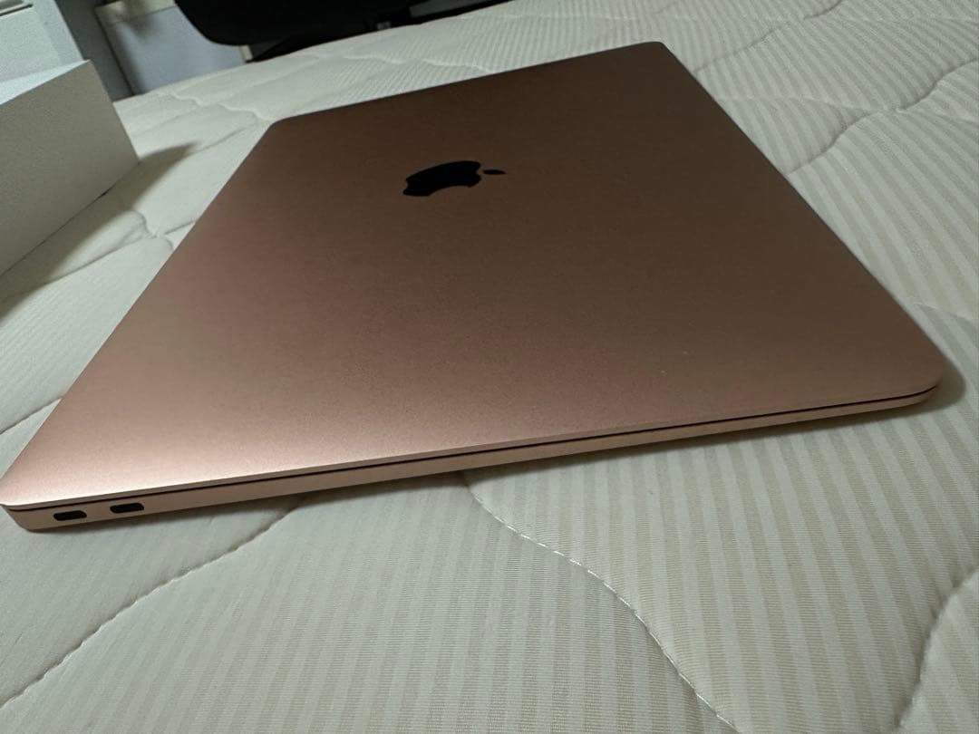 M1チップ搭載13インチMacBook Air - ゴールド