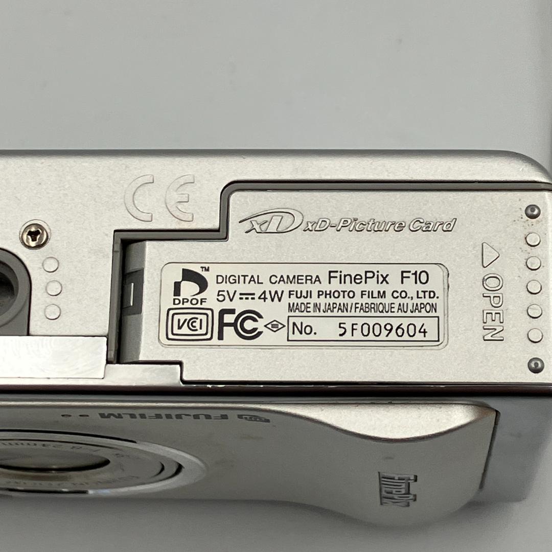 ⭐️名機CCDモデル⭐️FUJIFILM FinePix F10 シルバー