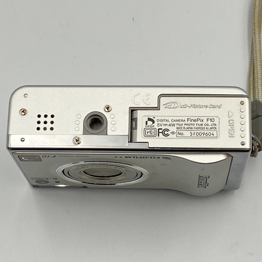 ⭐️名機CCDモデル⭐️FUJIFILM FinePix F10 シルバー