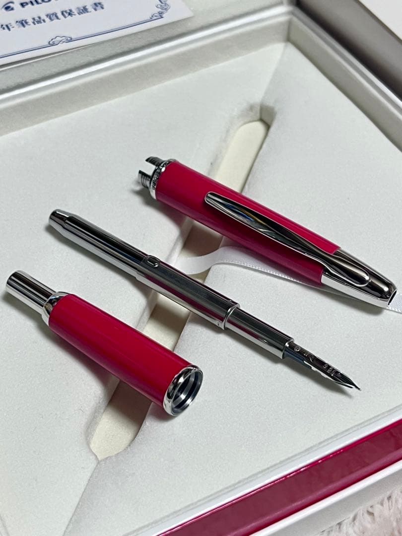 ☆限定 新品 未使用 パイロット 万年筆 キャップレス レッドコーラル ニブF☆