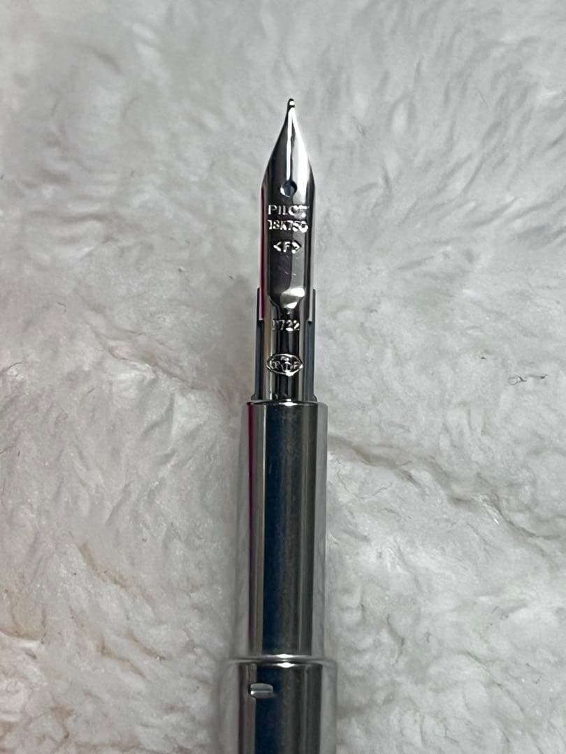 ☆限定 新品 未使用 パイロット 万年筆 キャップレス レッドコーラル ニブF☆