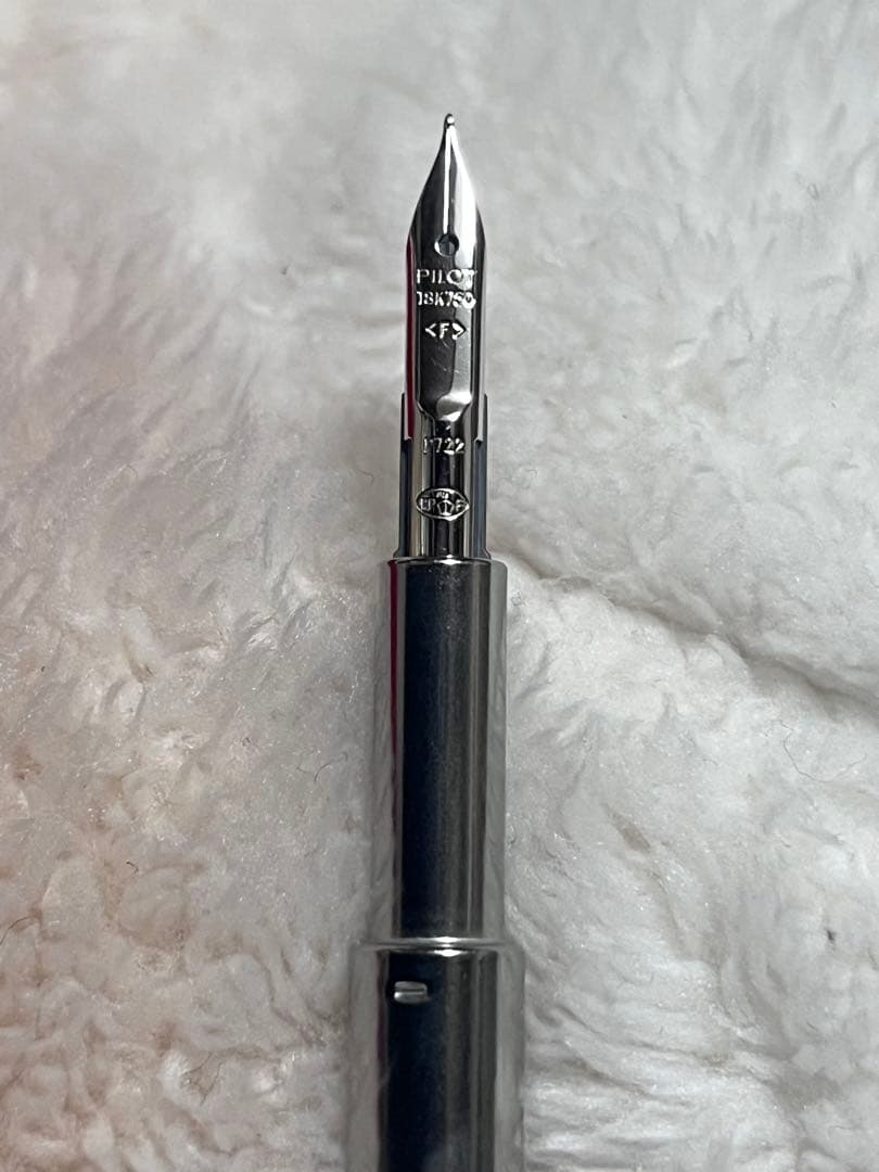 ☆限定 新品 未使用 パイロット 万年筆 キャップレス レッドコーラル ニブF☆