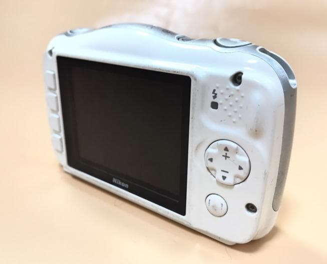 ♪人気カラー♪ニコン Nikon クールピクス S33　SDカード付　ホワイト色