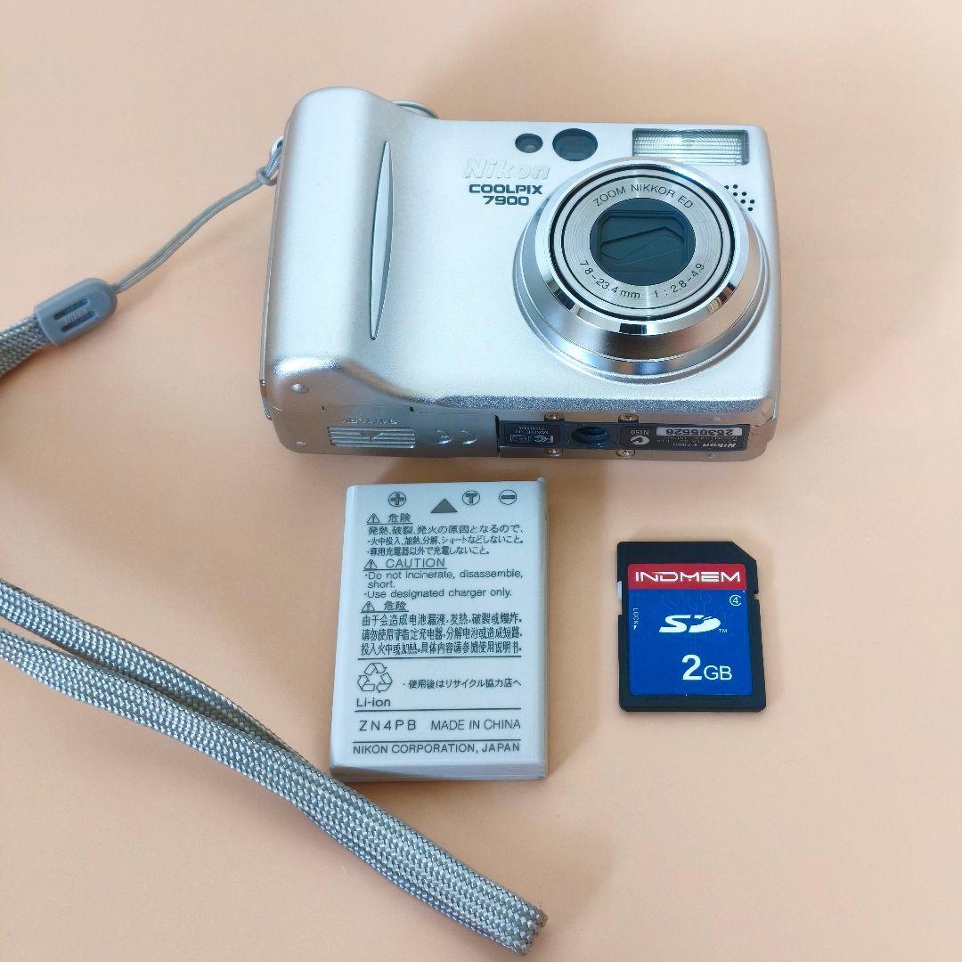【動作確認済・液晶一部不良】Nikon COOLPIX 7900 　シルバー