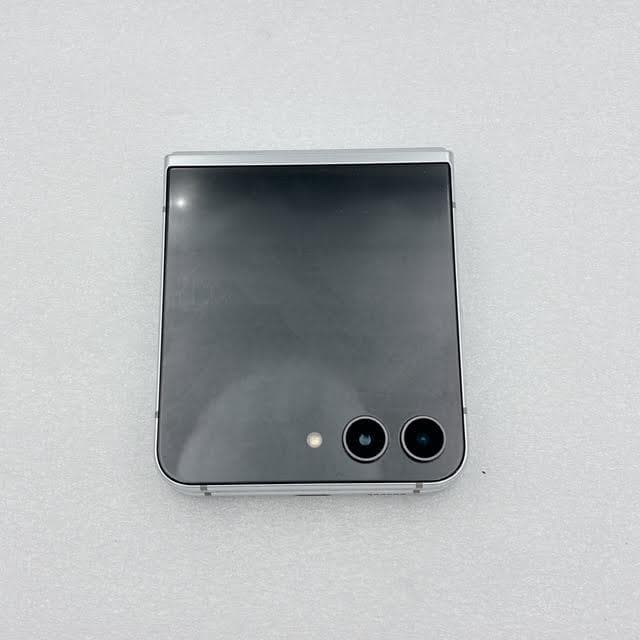 【未使用級】Samsung Galaxy Z Flip5 256GB 折りたたみ
