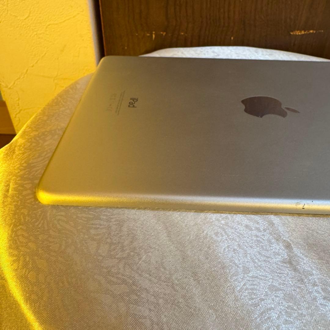 Apple iPadAir 2 シルバー　32GB 本体　動作確認済み