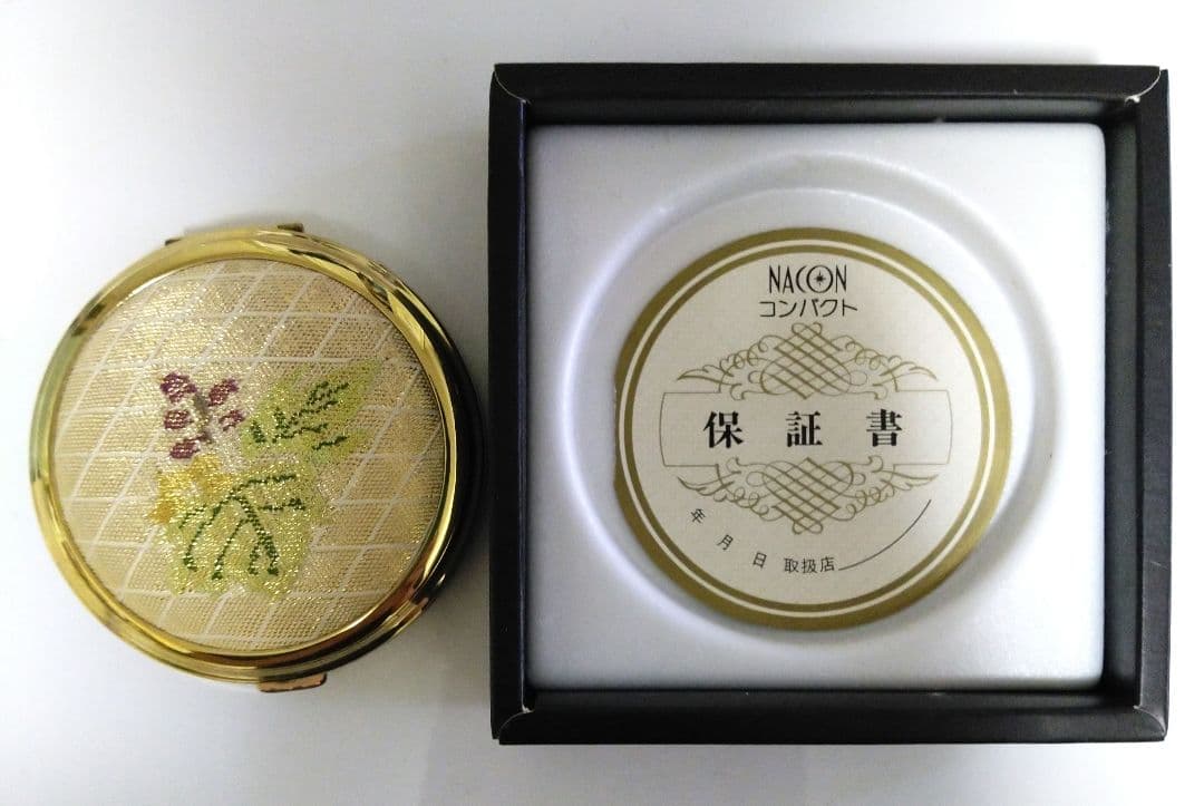 ナコン NACON社 　着物桐柄　パウダーケース パフケース コンパクト コスメ