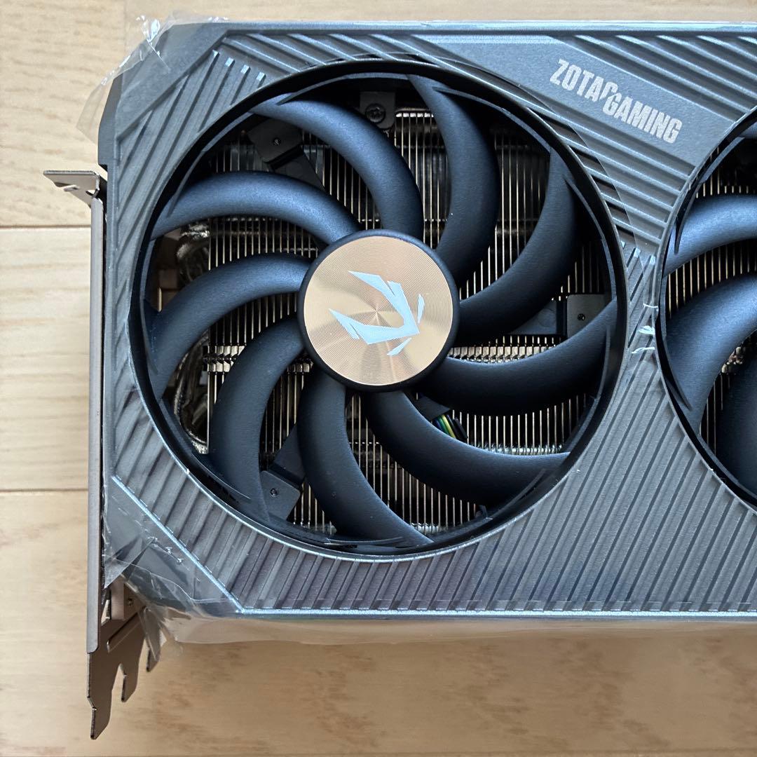 zotac 5090 ヒートシンク　ファン　など