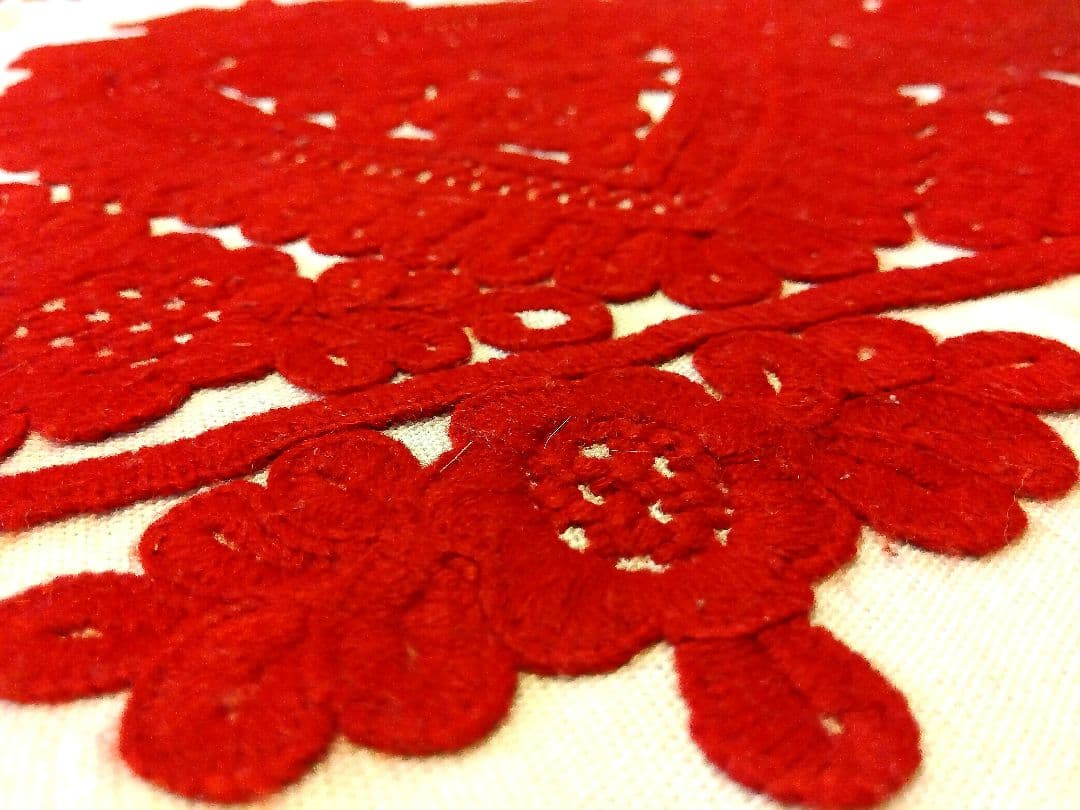 【希少】ハンガリー伝統刺繍イーラーショシュのクッションカバー