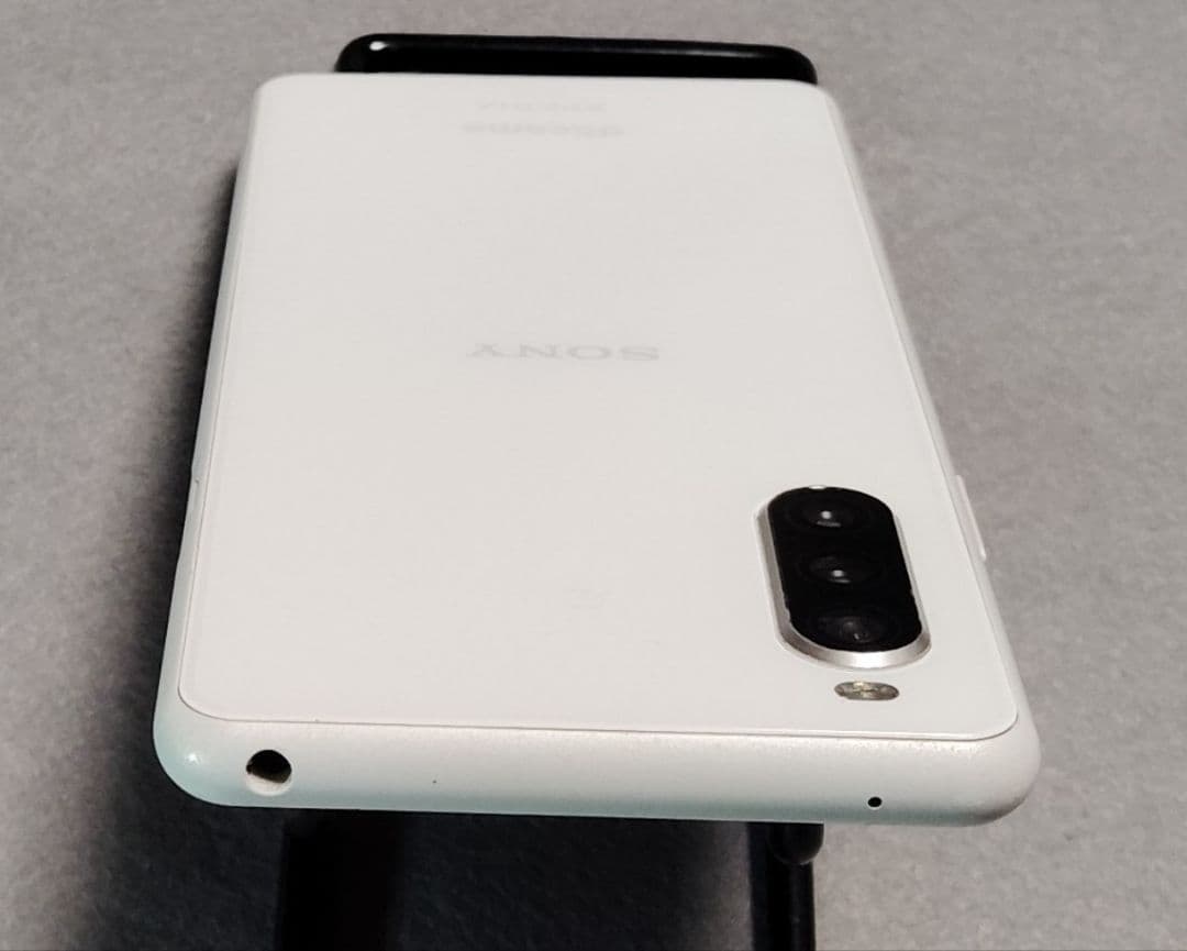 ドコモ Xperia 10 II SO-41A ホワイト ハイレゾ