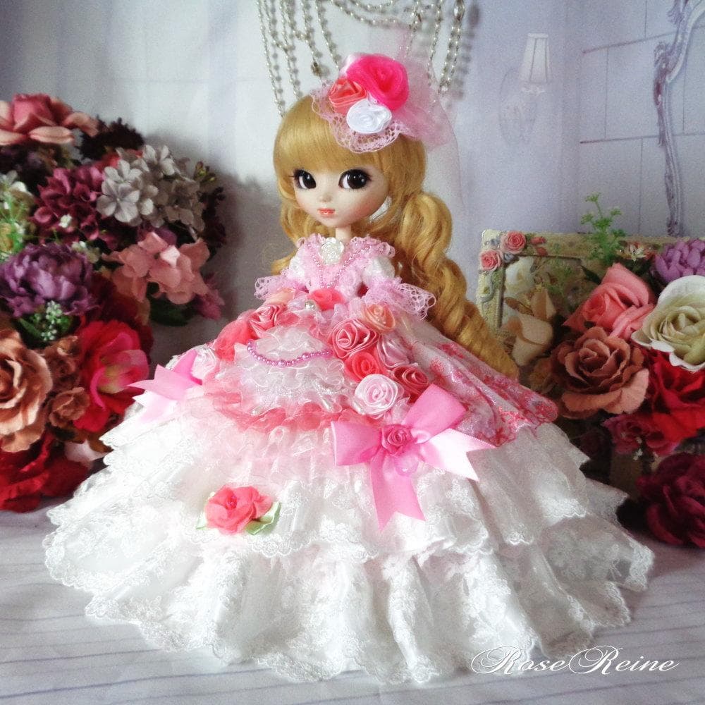 ベルサイユの薔薇 ピンク＆ホワイトのボリュームドールドレス