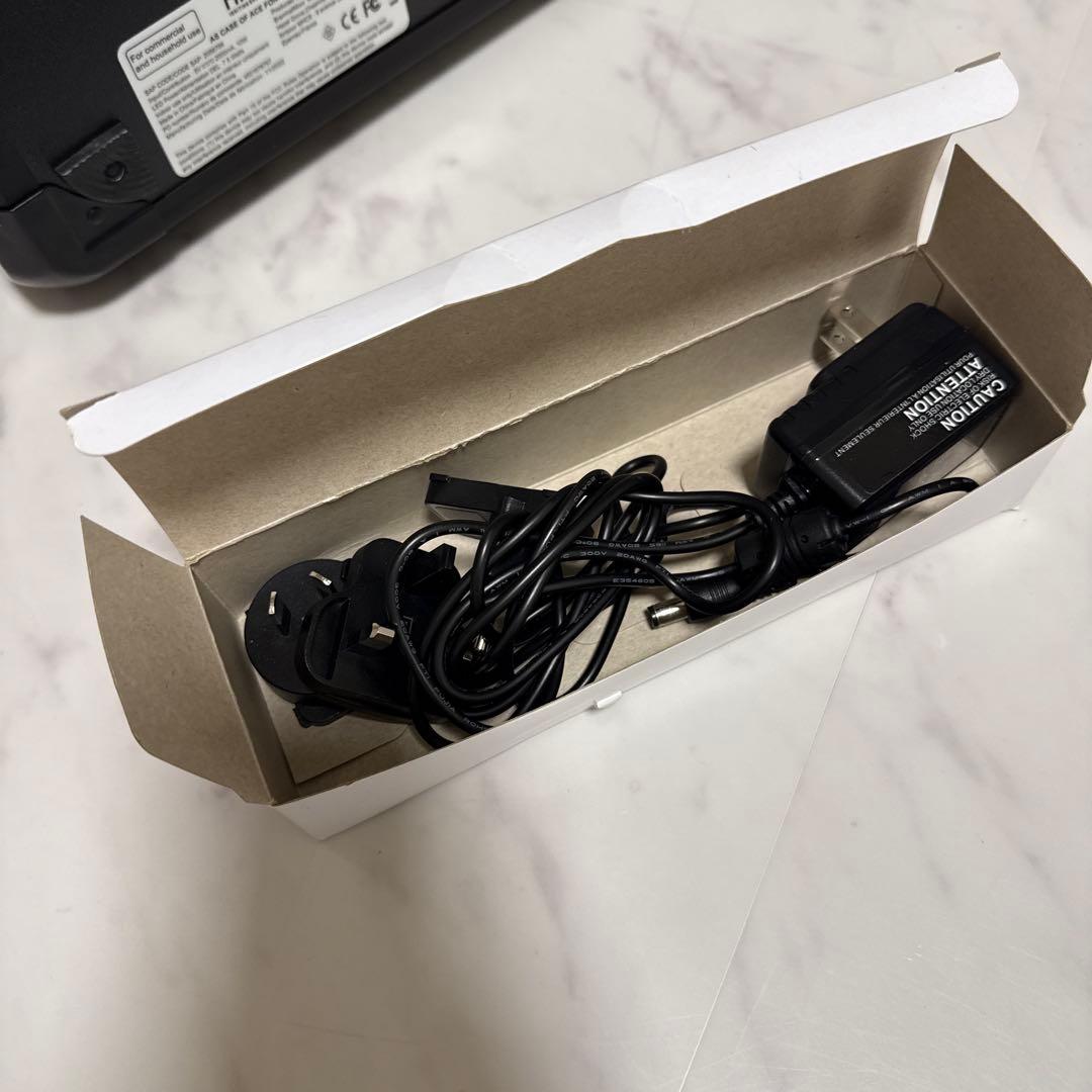 アルマンドアタッシュケース　LED シャンパン3本収納