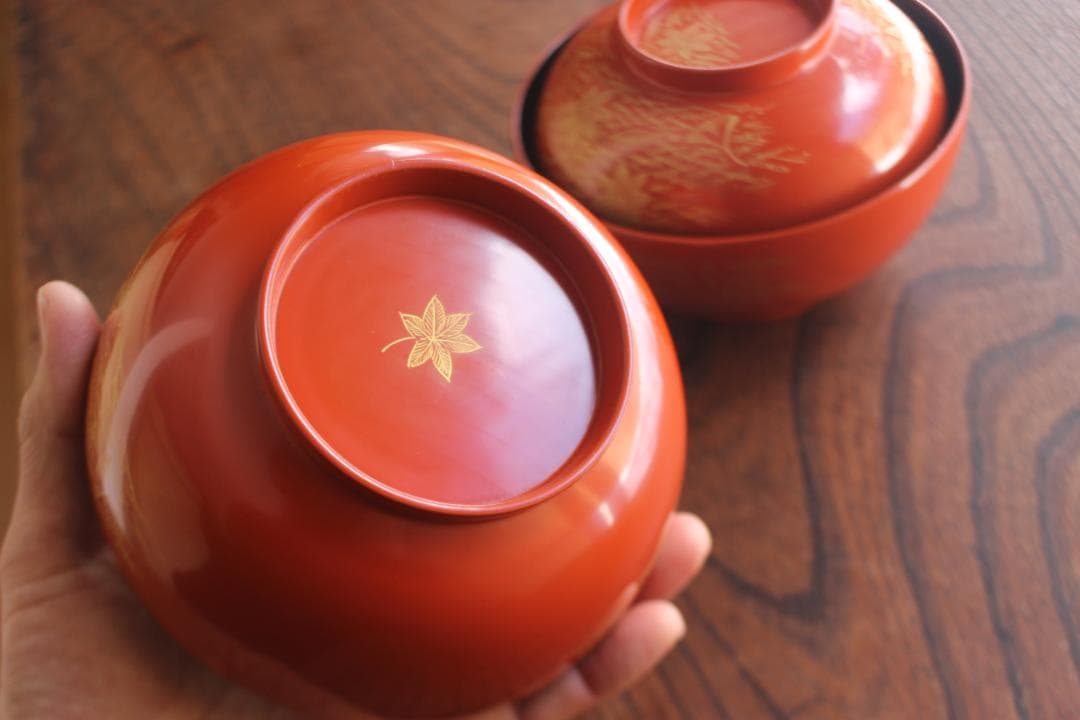 デッドストック！上質朱漆に極上吹き寄せ沈金の映える煮物椀2点（検輪島塗雑煮椀