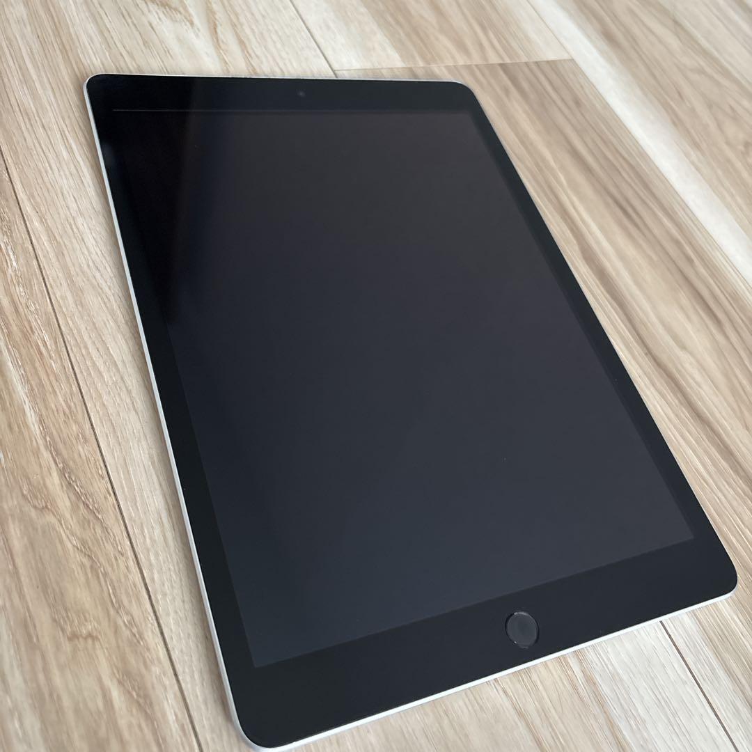 Apple iPad 第9世代　10.2インチ シルバー 本体