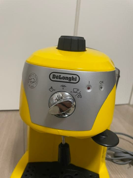 デロンギ エスプレッソマシン 黄色