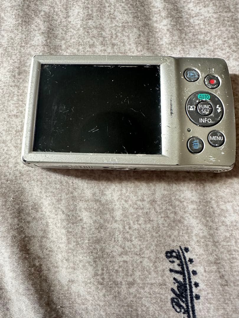 美品　CANON IXY 180 デジタルカメラ　シルバー