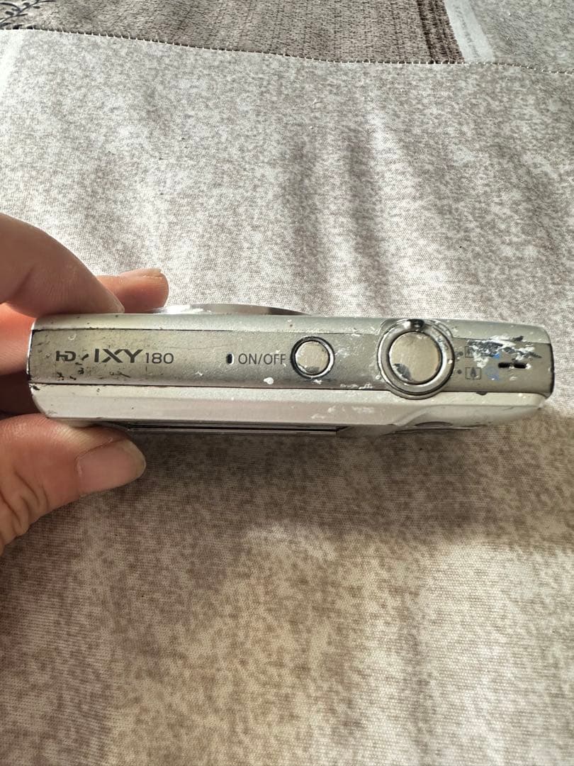 美品　CANON IXY 180 デジタルカメラ　シルバー