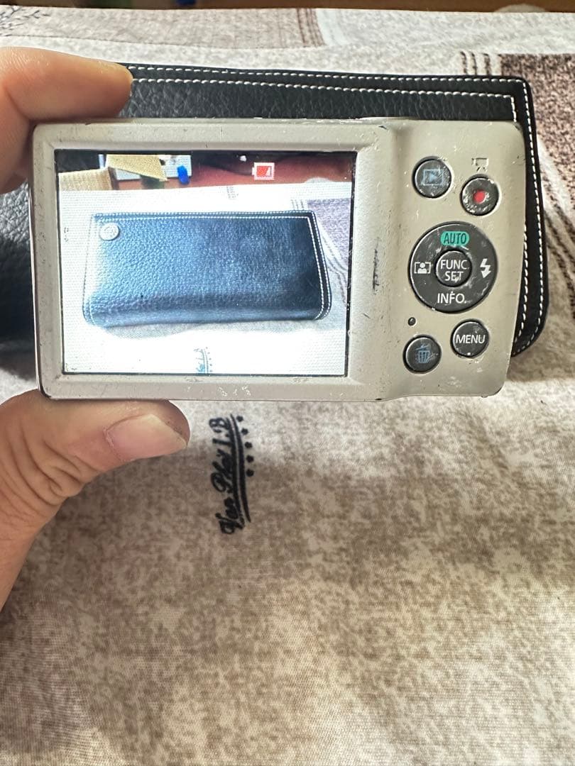美品　CANON IXY 180 デジタルカメラ　シルバー