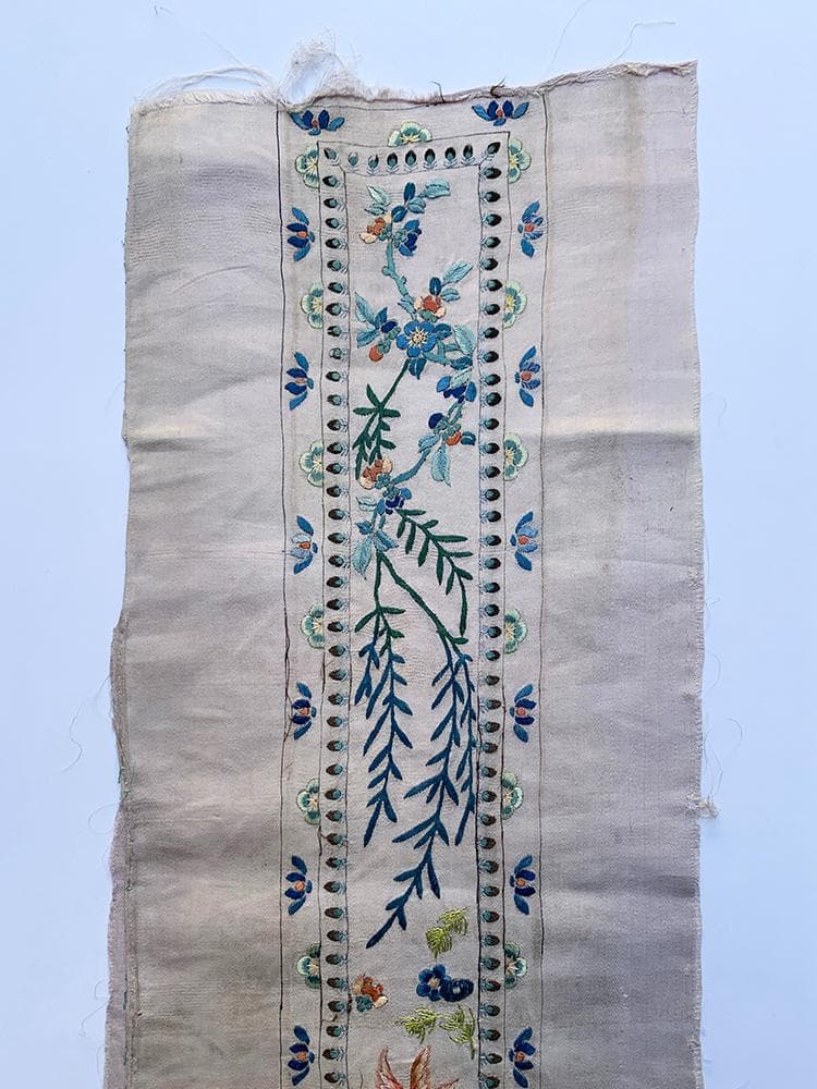 【繍】　★ 織繍 藕色地花魚紋挽袖裁片 ★　清時代　金魚花卉 刺繍文様　明清繍品