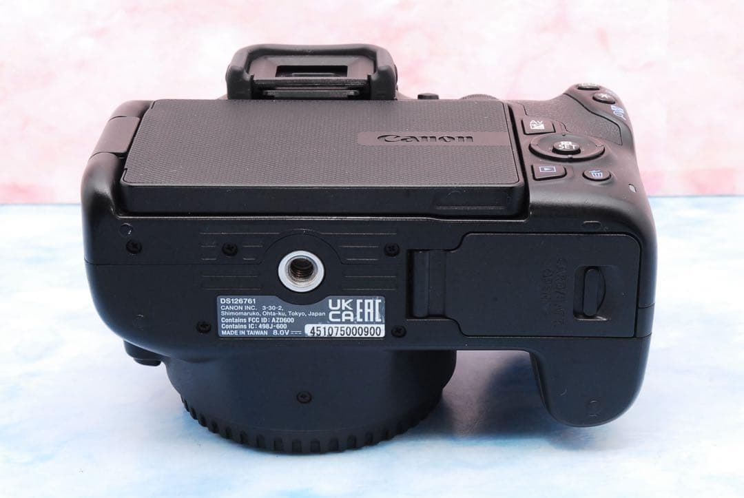 Canon EOS Kiss X10☆一眼レフカメラ☆超望遠レンズ付Wレンズ