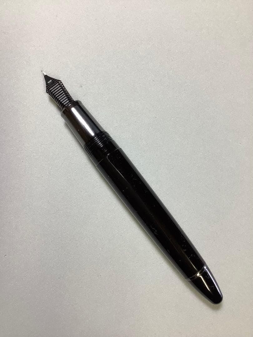 セーラーの万年筆　ブラックラスター　ペン先: EF 【不良個所あり】