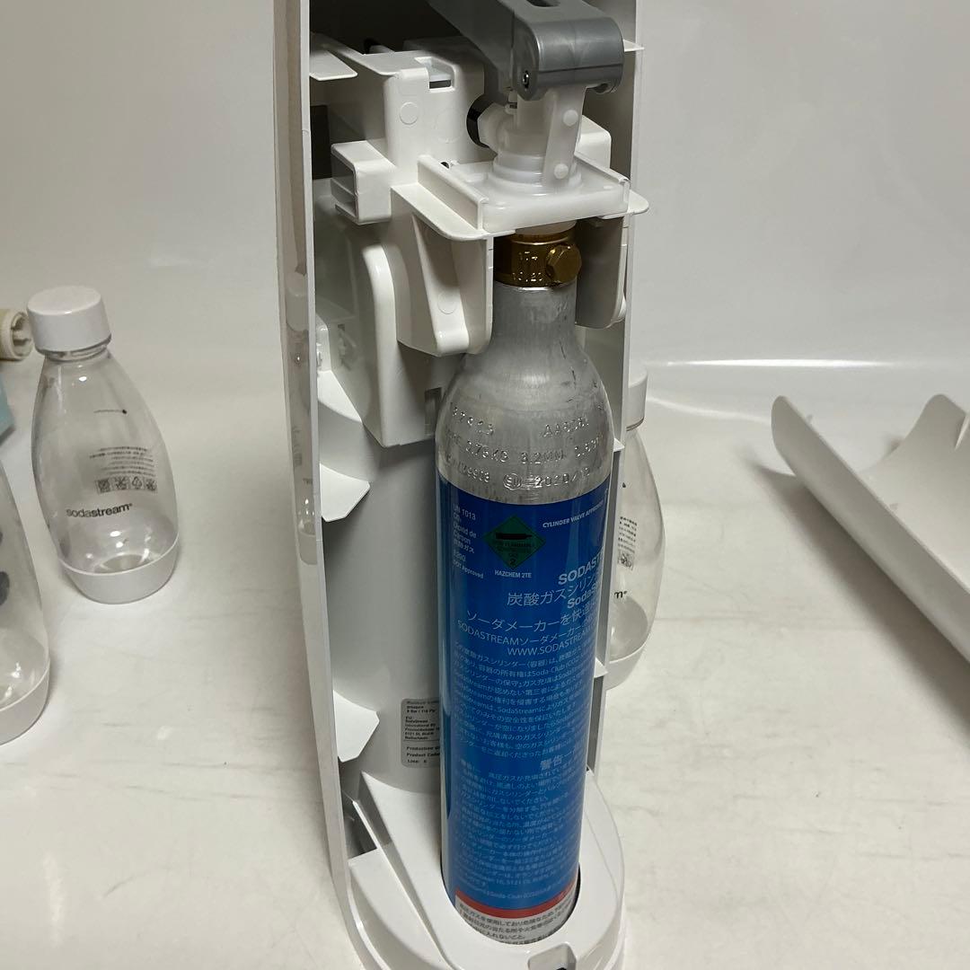 sodastream 炭酸水メーカー ホワイト ボトル4本付き