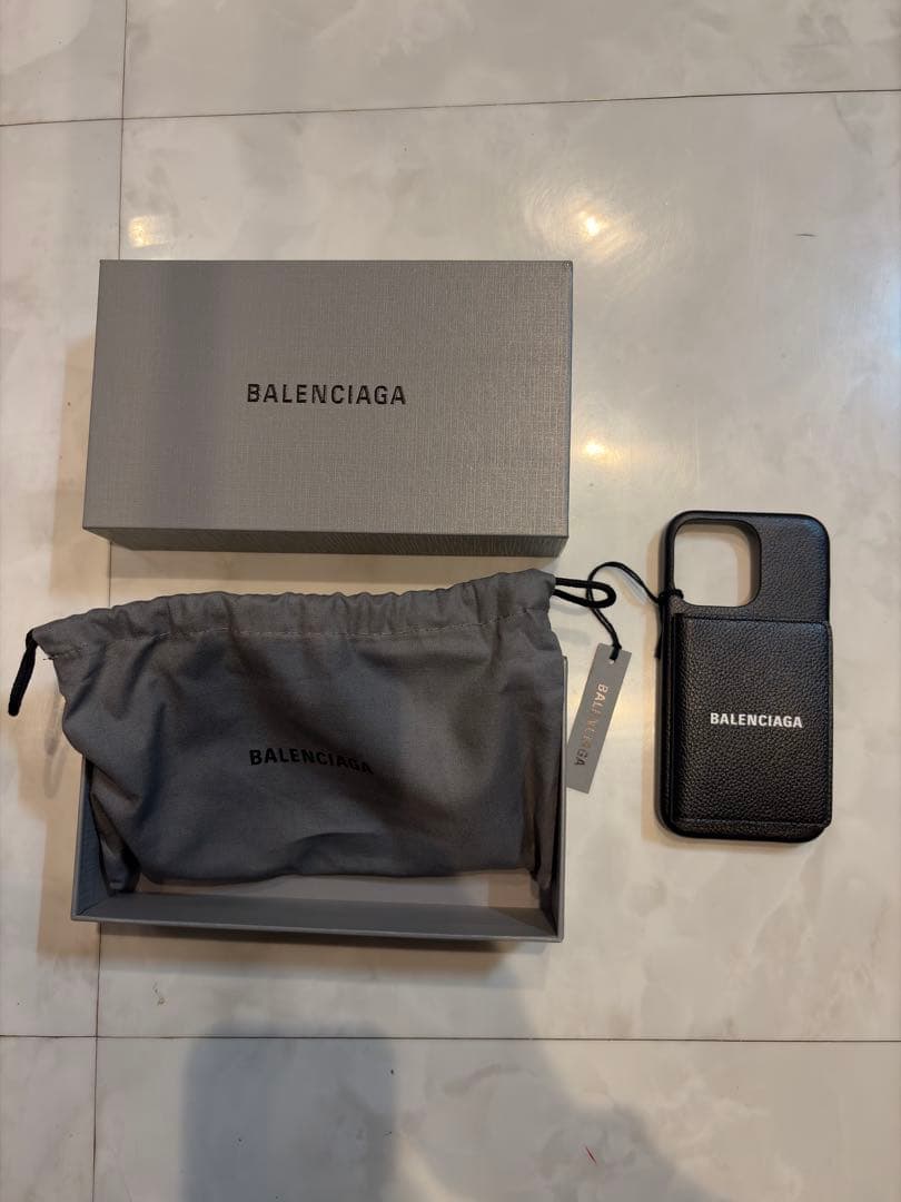 新品未使用　BLENCIAGA iPhone13 pro用ケース バレンシアガ