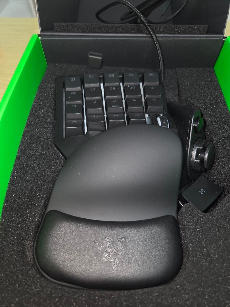 PC用ゲームコントローラー・コンバーター Razer TARTARUS V2