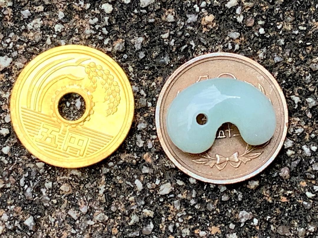 ✳極上物　糸魚川翡翠*氷＊　60万円以上の高額端材使用勾玉ソーティング付本物‼️