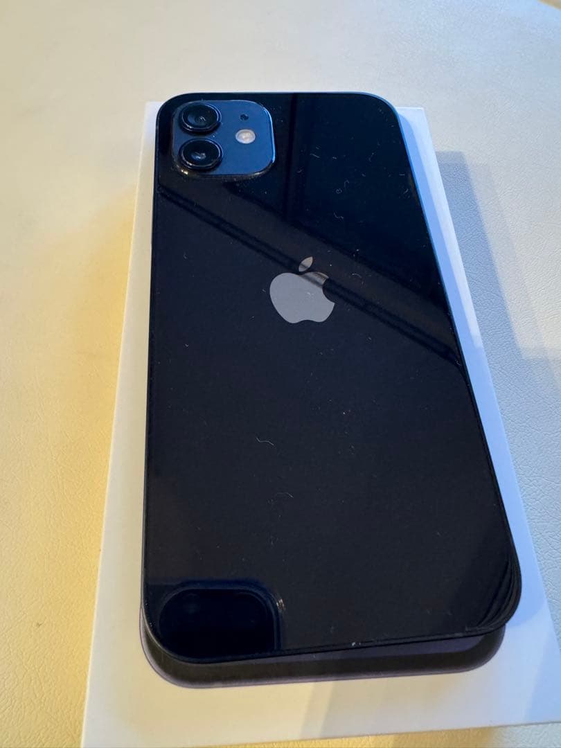 iPhone 12ブラック64GB SIMフリー 美品　ケース付き