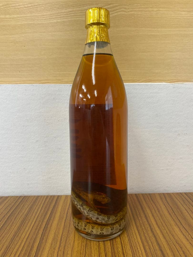 ハブ入りハブ酒 40度 700ml