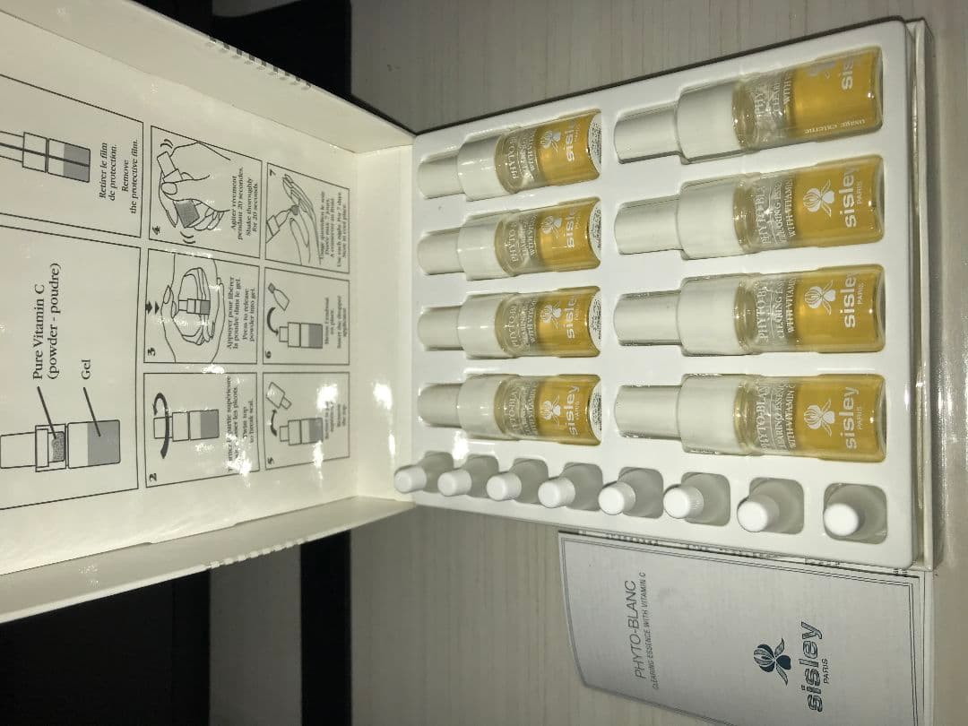 シスレー　フィトブランエッセンスC 6ml×8本・34,100円 　美白美容液