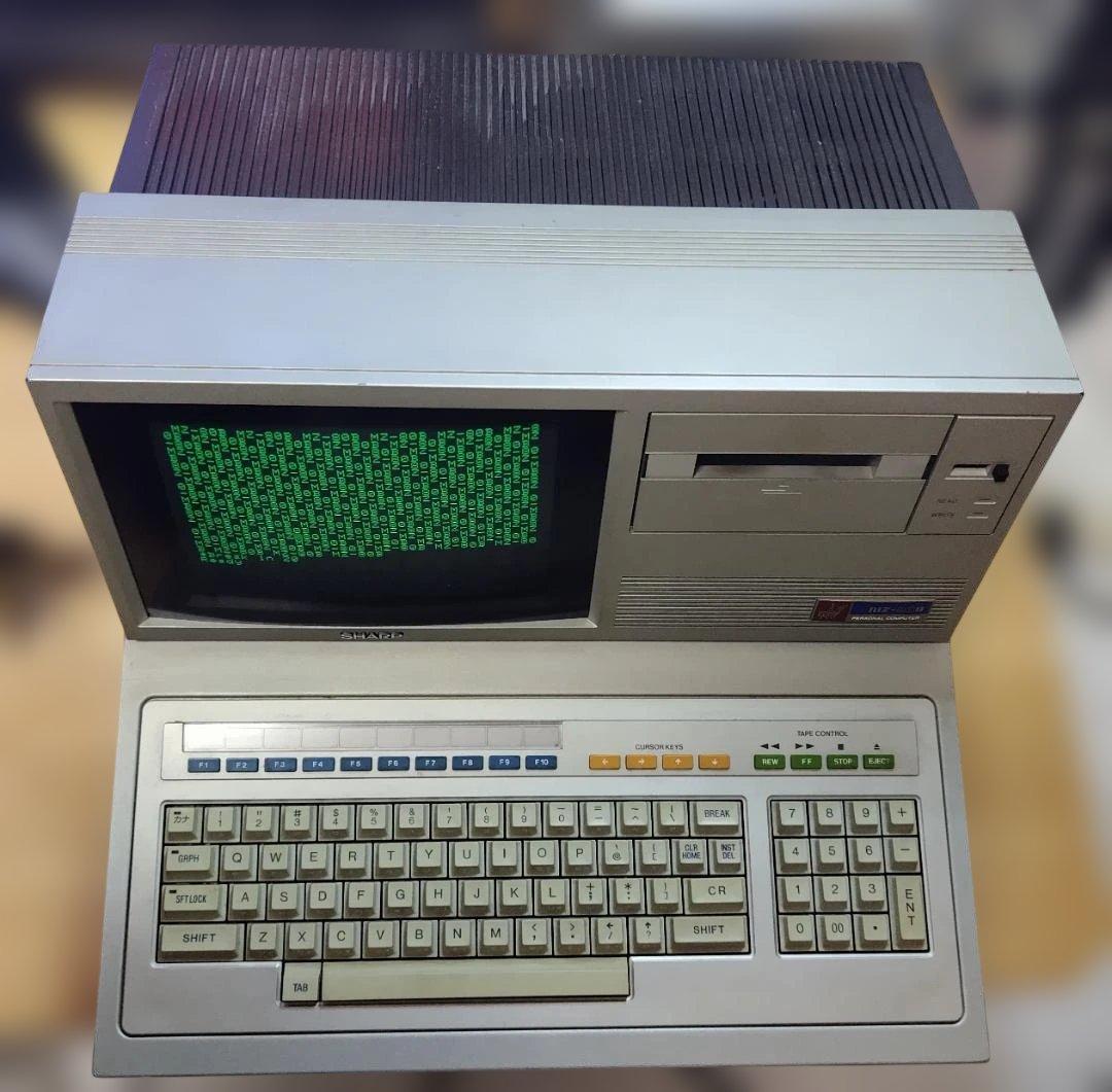 SHARP MZ-80B 本体