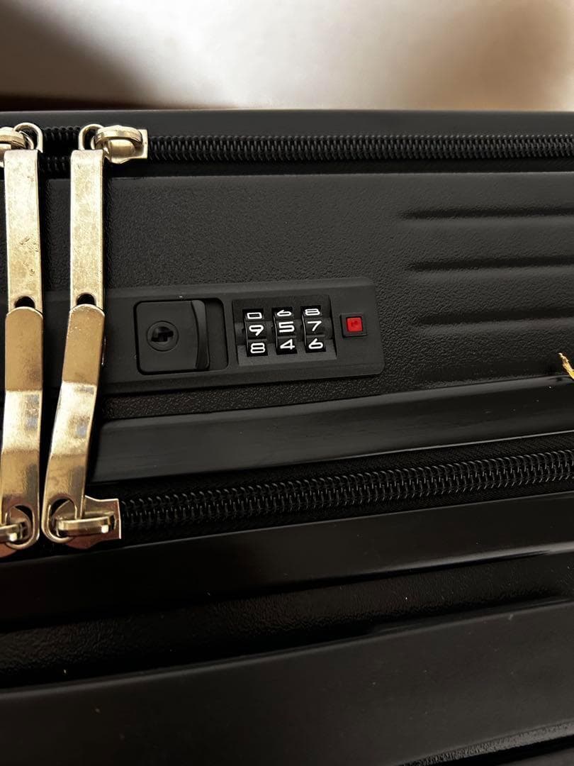 【大幅値下げ】大型スーツケース 大型 前開きUSB 軽量 カップホルダー静音　黒