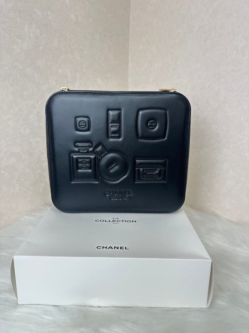CHANEL ブラックレザーケース