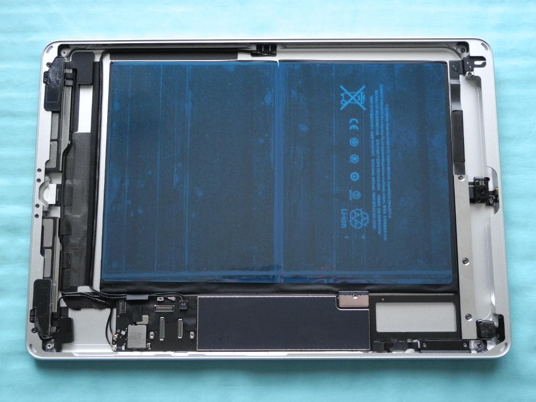 バッテリー新品 第8世代iPad ケース・新品ペン付