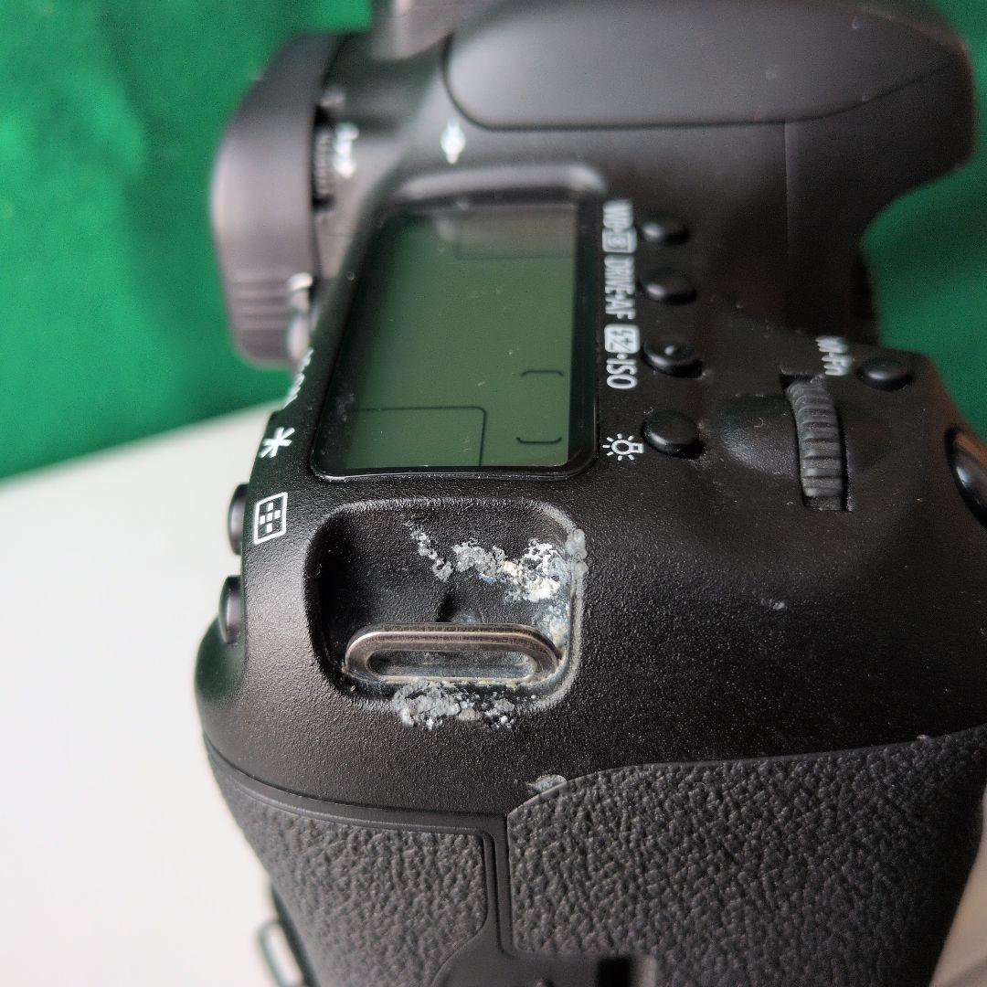 Canon EOS 7D Mark II 本体と付属品