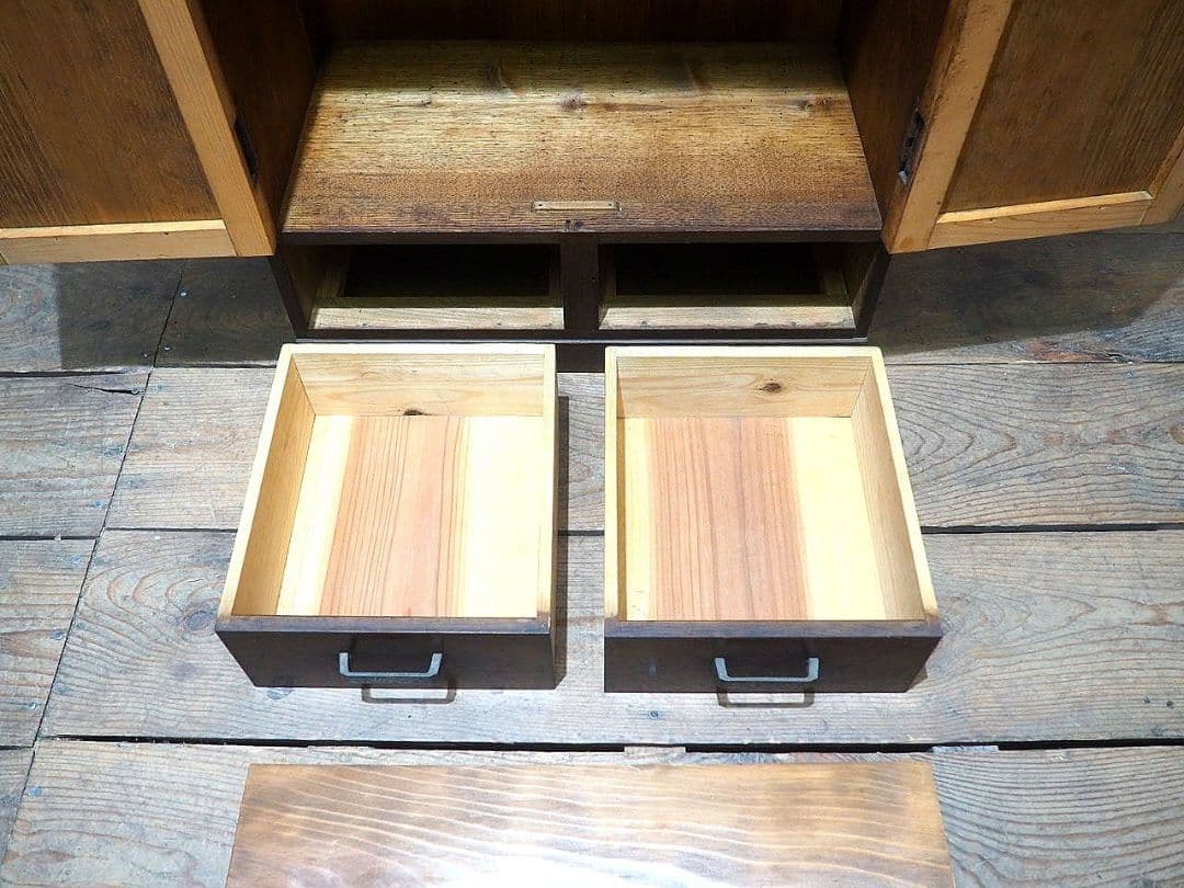 1505 観音扉の飾り棚　収納棚　戸棚　ケース　古家具　レトロ　アンティーク