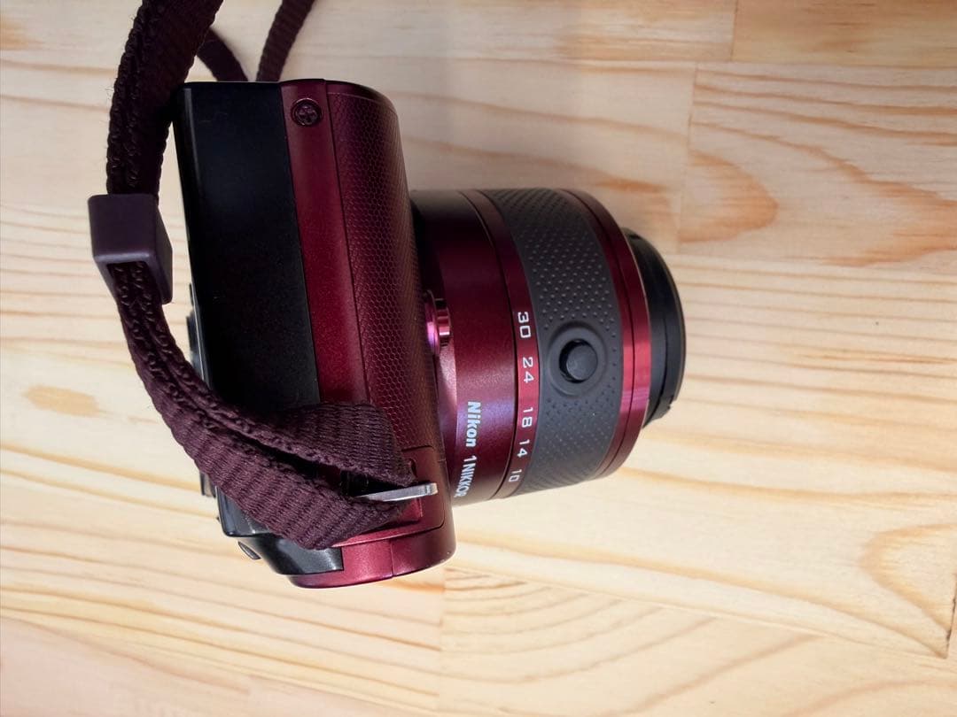 Nikon 1 J2 ミラーレスカメラ レッド