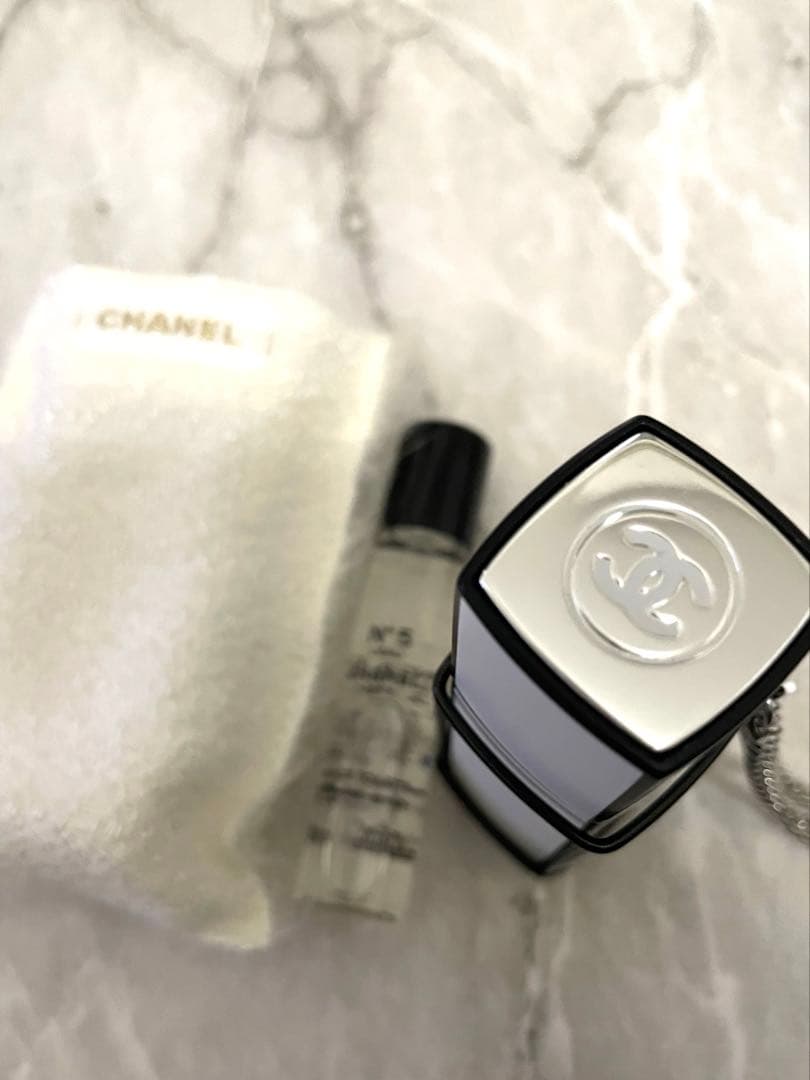 CHANEL N°5 オードトワレ 0.7ml チェーン付き