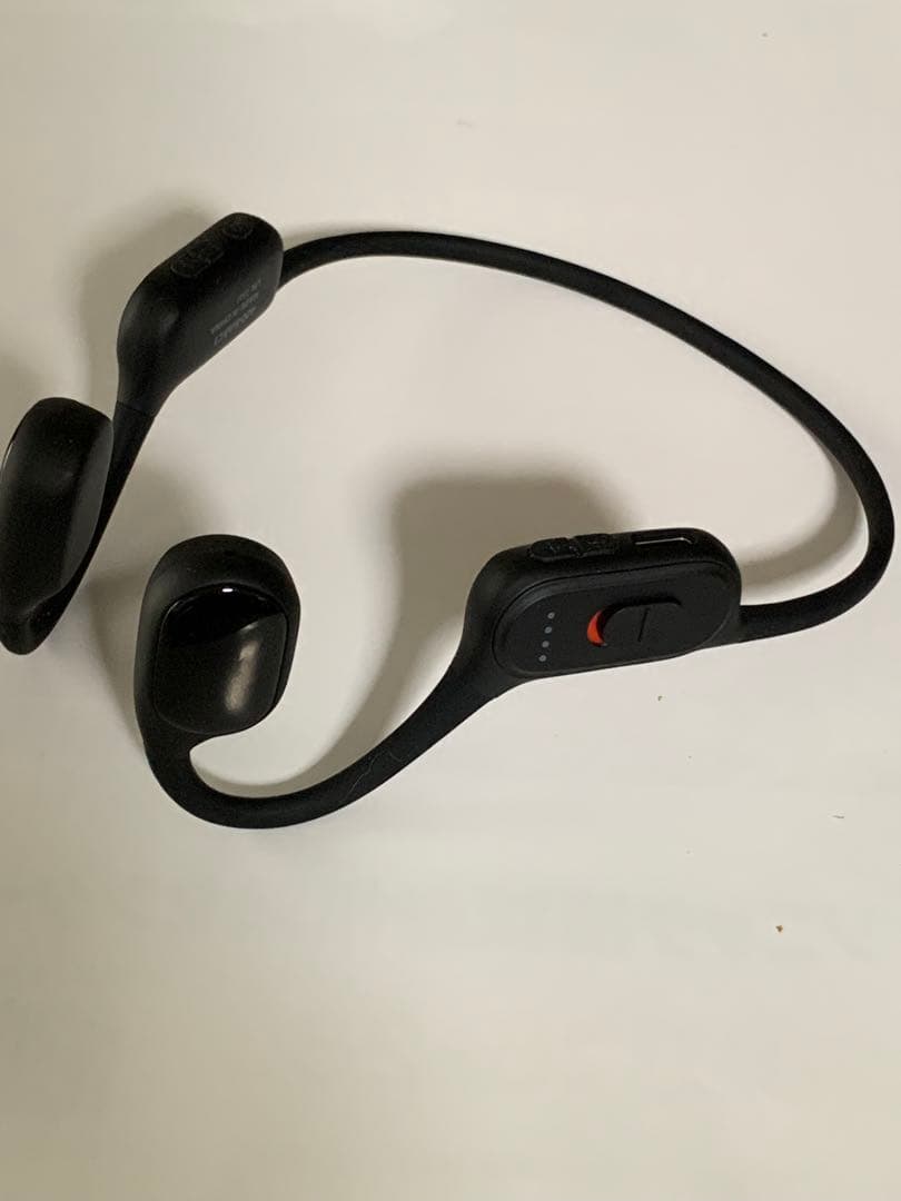 両耳をふさがない簡単操作の難聴者向け骨伝導型集音器