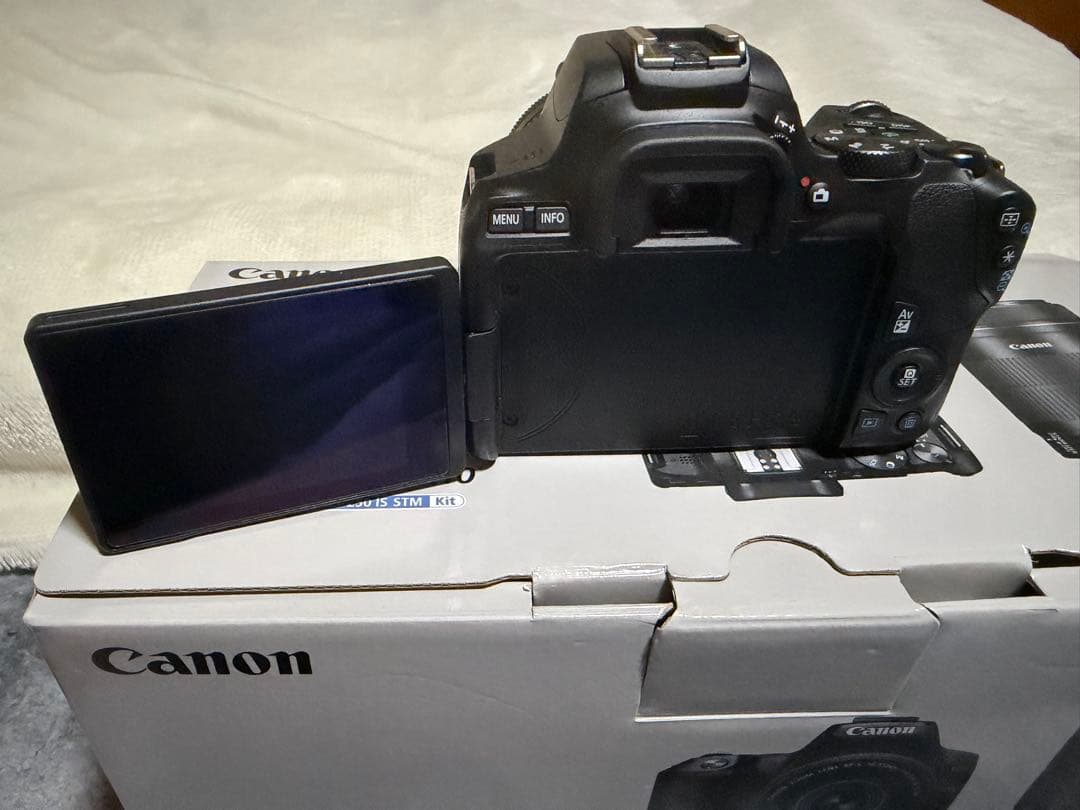 Canon EOS Kiss X10 ダブルズームキット デジタル一眼レフカメラ